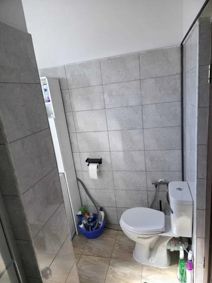 Apartament cu 3 camere semidecomandat, mobilat în Florești