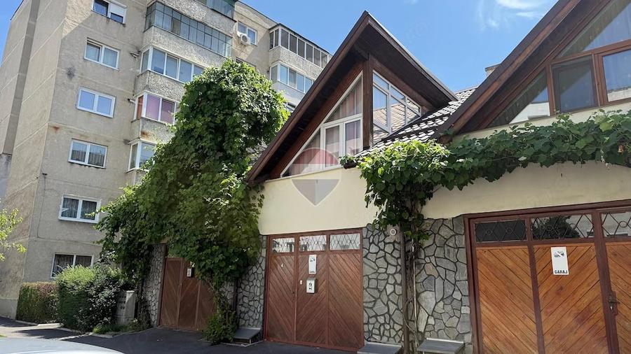 Apartament cu 3 camere semidecomandat în Florilor