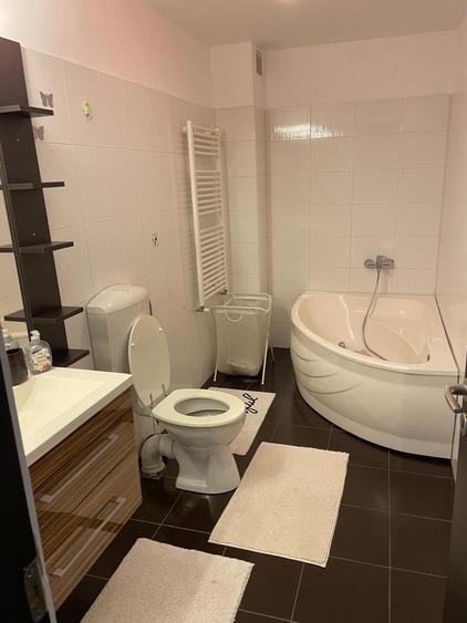 Apartament cu 3 camere decomandat în 7 Noiembrie