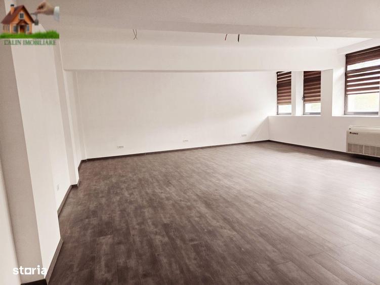 Spațiu comercial, de 106 mp, în Baza 3