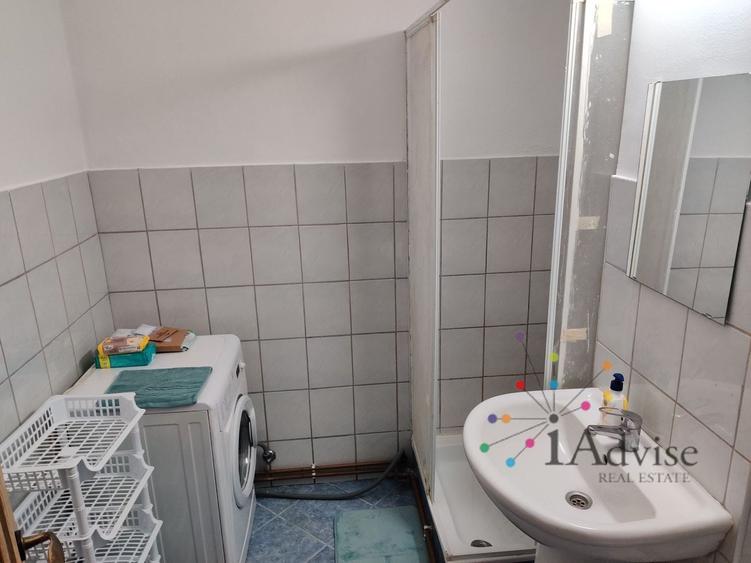 Apartament cu 3 camere decomandat în Tractorul