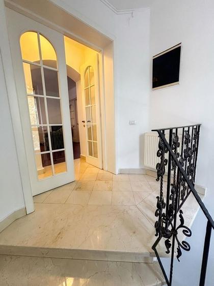 Apartament cu 4 camere decomandat în Primăverii