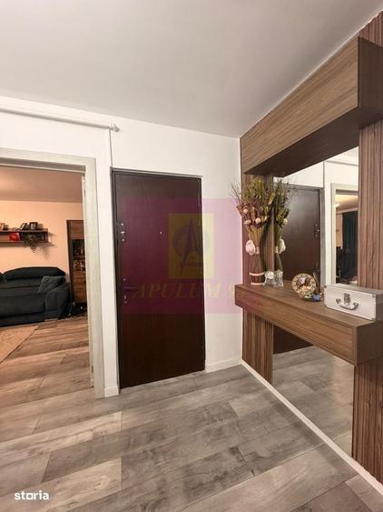 Apartament cu 3 camere decomandat, mobilat în Central