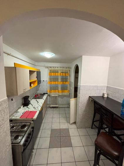 Inchiriez 2 camere intr-un apartament cu 3 - 7