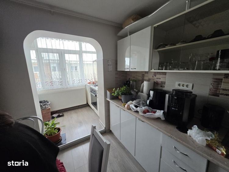 Apartament cu 3 camere decomandat în Alfa