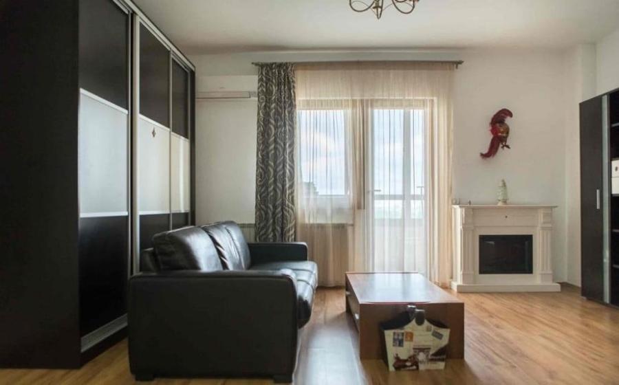 Apartament cu 3 camere decomandat în Tineretului