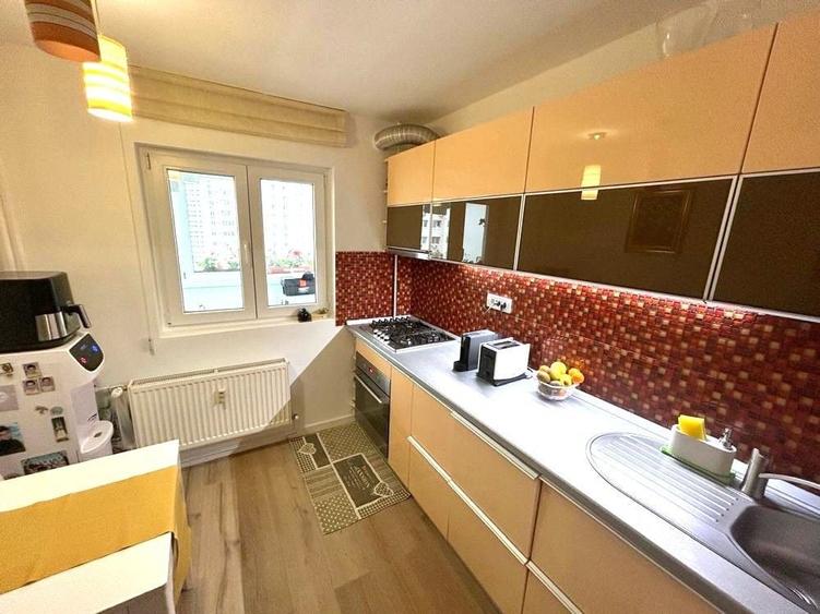 Apartament cu 3 camere decomandat, mobilat în Baba Novac