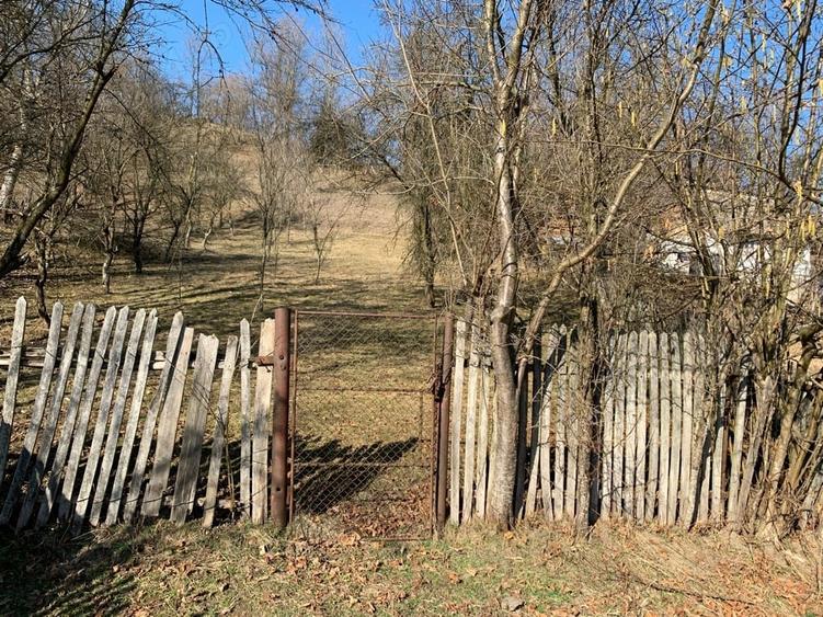 Teren de 2000 mp, în Valea