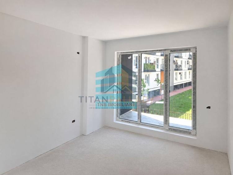 Apartament cu 4 camere decomandat în Titan