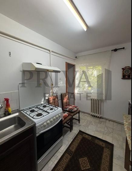 Apartament cu 3 camere decomandat, mobilat în Girocului