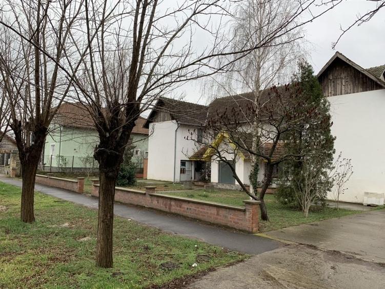 Casă cu 4 camere cu Teren 1307 Mp în Jimbolia