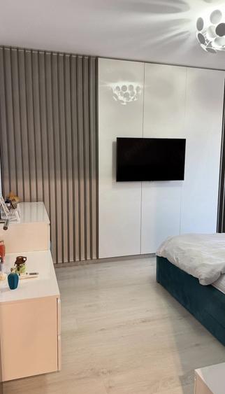 Apartament cu 3 camere decomandat în Exterior Vest