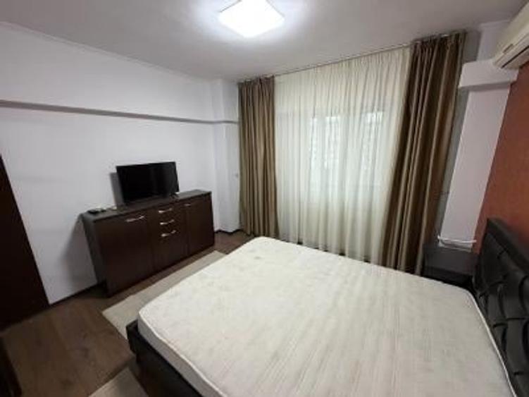 Apartament cu 2 camere decomandat în Titan