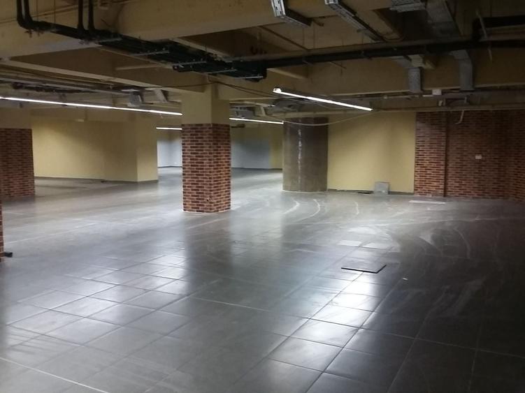 Spațiu comercial, de 300 mp, în P-ța Unirii