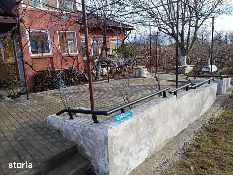 Casă cu 3 camere semidecomandat cu Teren 1500 Mp în Românești