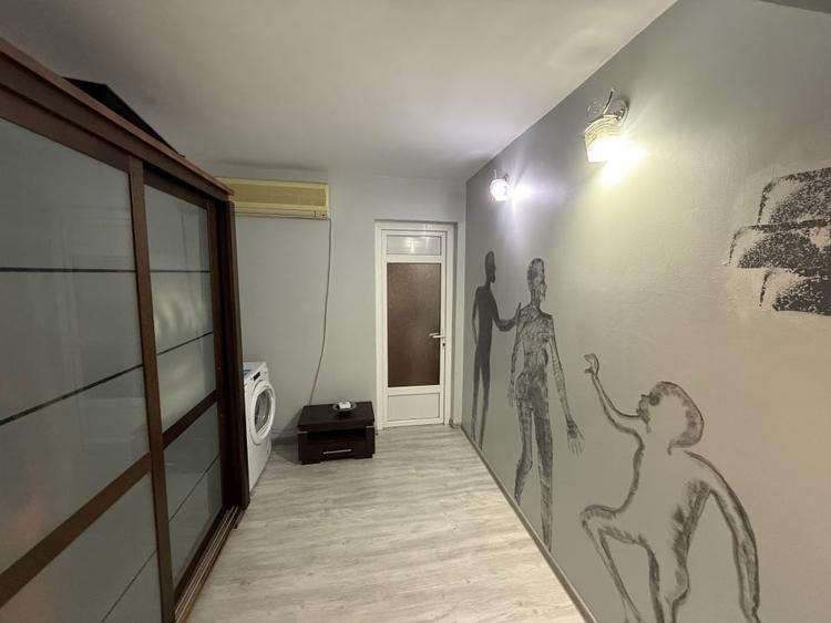 Apartament cu 4 camere decomandat în Trocadero