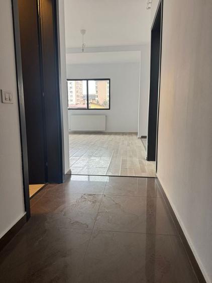 Apartament cu 2 camere semidecomandat în Sud-Vest