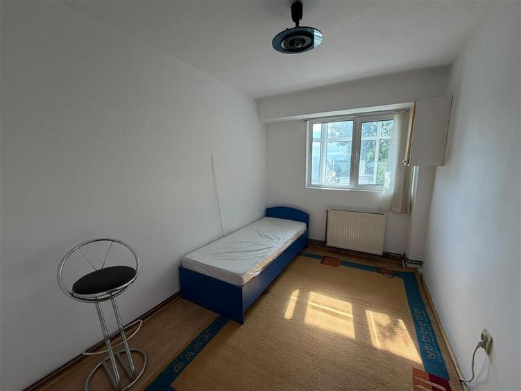 Apartament cu 3 camere decomandat, mobilat în Central