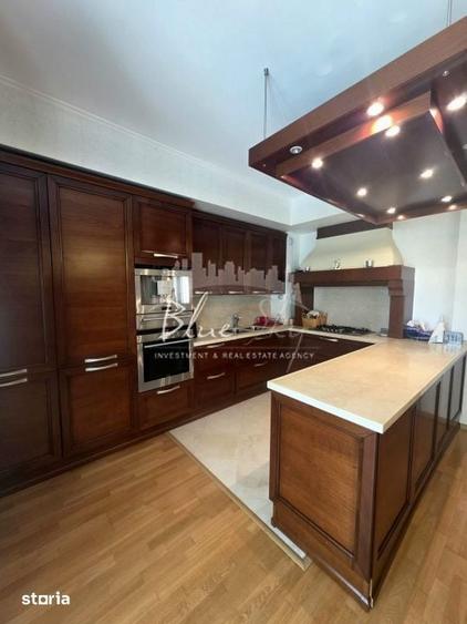 Casă cu 6 camere cu Teren 1642 Mp în Central