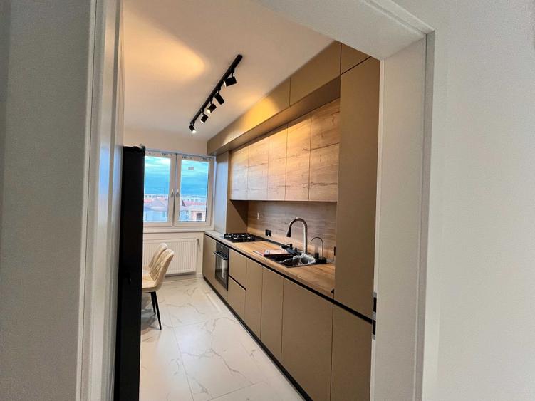 Apartament cu 3 camere decomandat în Exterior Vest