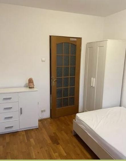 Apartament cu 3 camere semidecomandat, mobilat în Tineretului