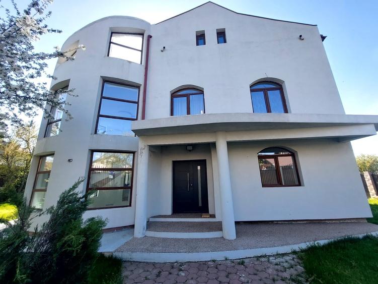 Casă cu 6 camere cu Canalizare în Prelungirea Ghencea