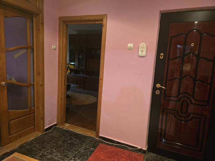 Apartament cu 2 camere decomandat, mobilat în Central