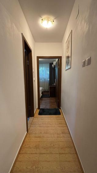 Apartament cu 3 camere semidecomandat în Pajura