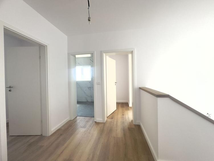 Duplex cu 5 camere cu Canalizare în Dumbrăvița