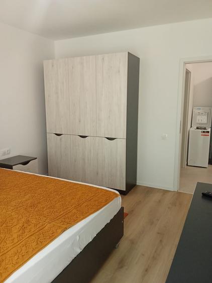 Apartament cu 2 camere decomandat în Tractorul