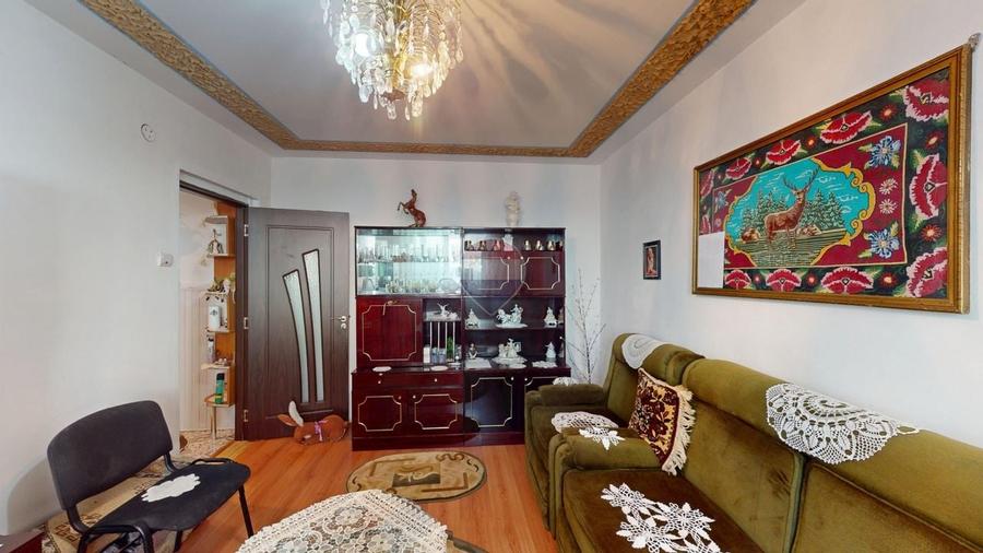 Apartament cu 3 camere decomandat, mobilat în Central