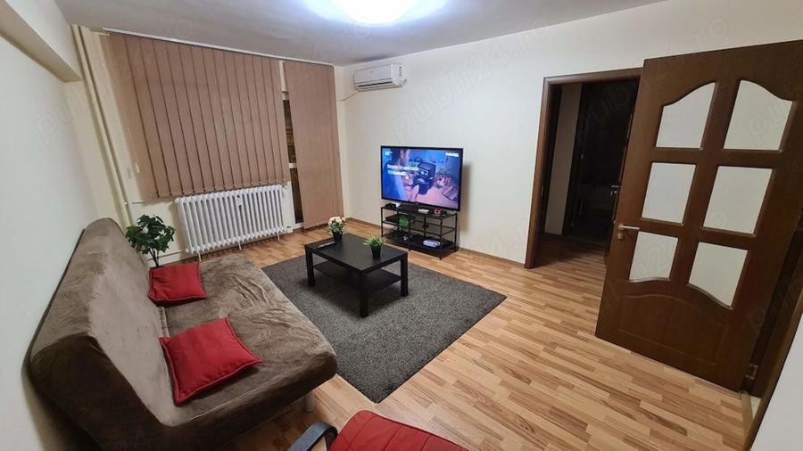 Apartament cu 3 camere semidecomandat în Universitate