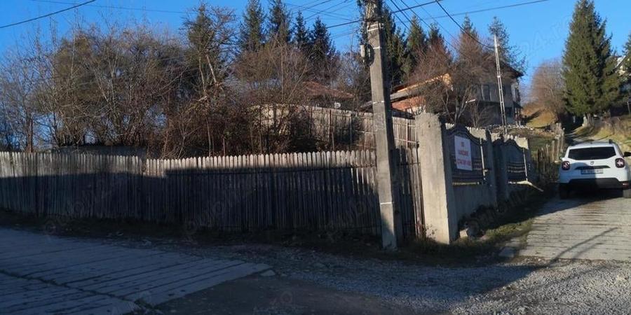 Teren de 1600 mp, în Central