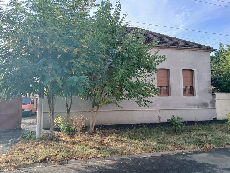 Casă cu 5 camere cu Teren 2639 Mp în Central