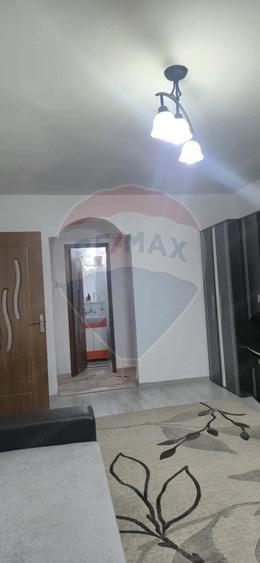 Apartament cu 3 camere semidecomandat în Sud