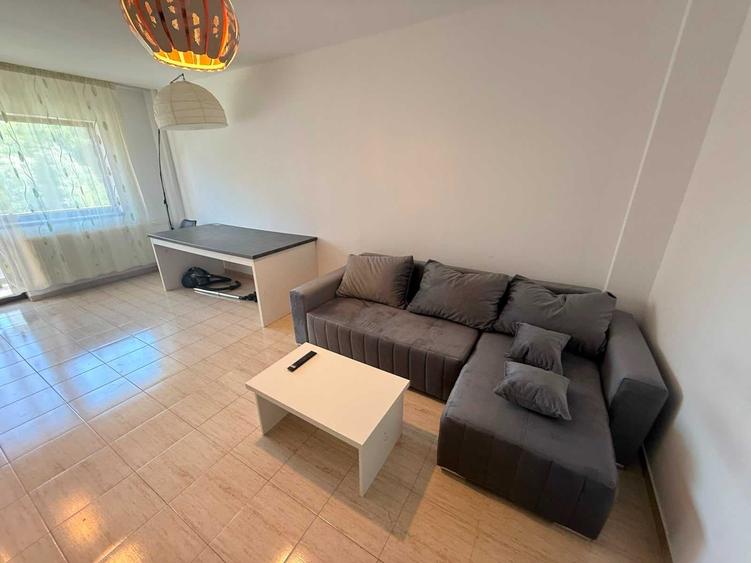 Apartament cu 2 camere semidecomandat, mobilat în Florești