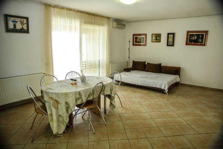 Apartament cu 3 camere decomandat, mobilat în Central