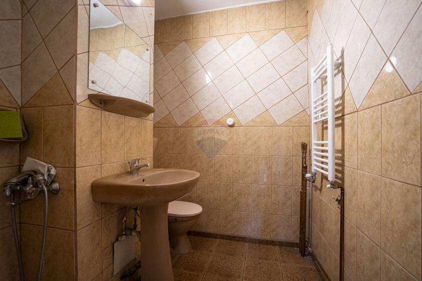 Apartament cu 4 camere decomandat, mobilat în Decebal