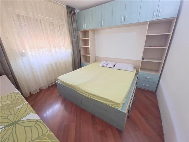Apartament cu 3 camere decomandat în 9 Mai