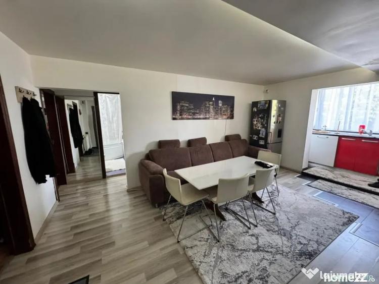 Apartament cu 4 camere decomandat în Central