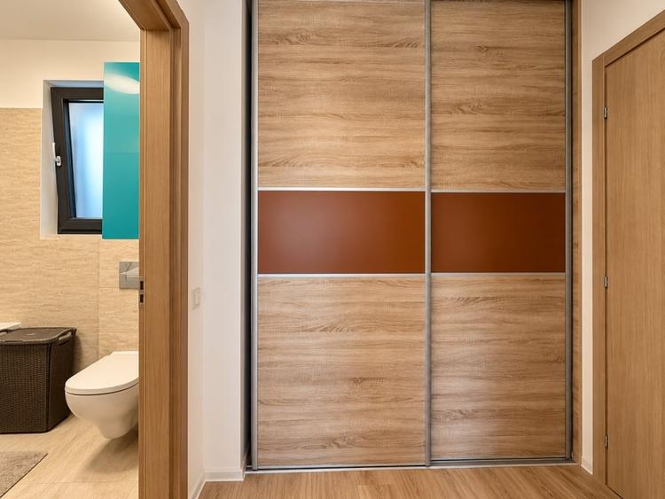Apartament cu 4 camere decomandat, mobilat în Băneasa