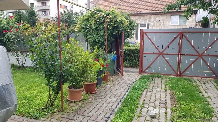 Casă cu 5 camere cu Teren 95 Mp în P-ța Doina