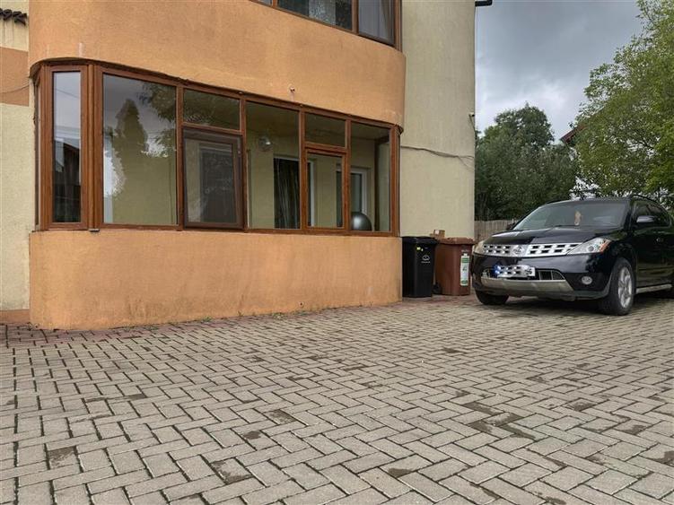 Apartament cu 3 camere decomandat, mobilat în Bucium