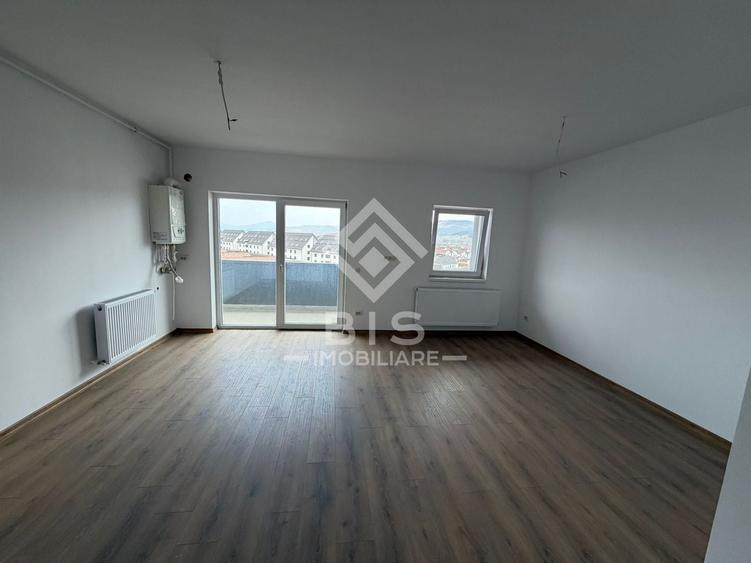 Apartament cu 3 camere decomandat în Est