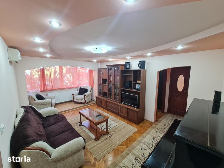 Apartament cu 2 camere, mobilat în Romanilor