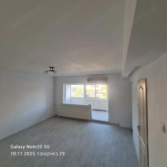Apartament cu 3 camere decomandat în Tineretului