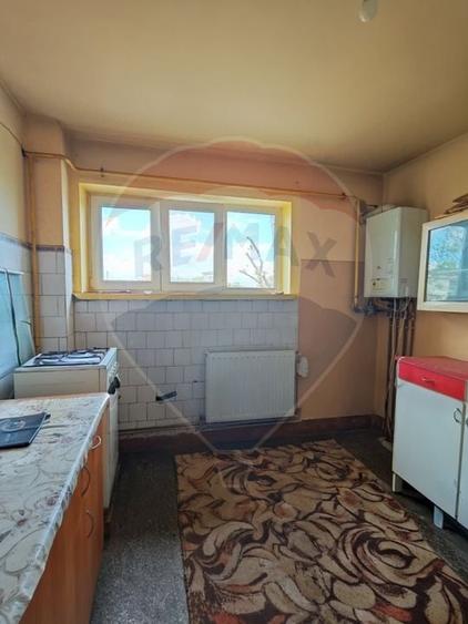 Apartament cu 4 camere semidecomandat în Central