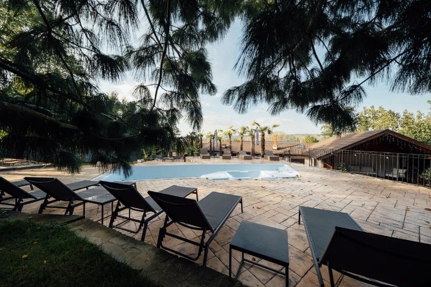 Hotel/Pensiune, de 20 mp, în Podenii Noi