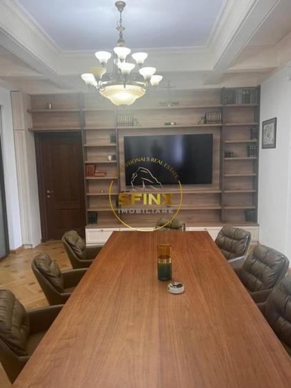 Apartament cu 11 camere în Capitale