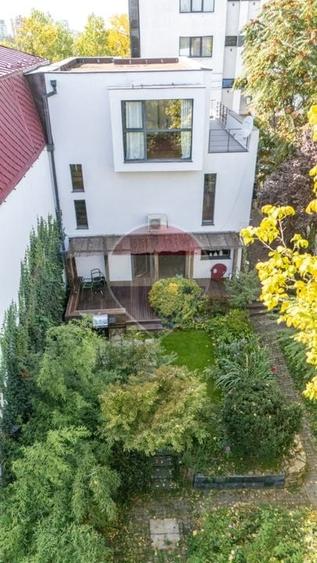 Casă individuală cu 4 camere cu Teren 250 Mp în Tei